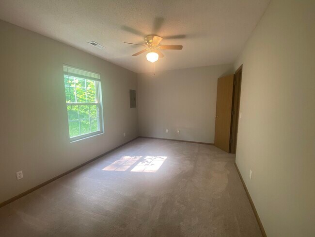 Building Photo - 5827 E Limoges Dr