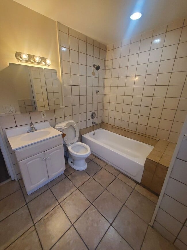 Building Photo - 6603 23rd Ave