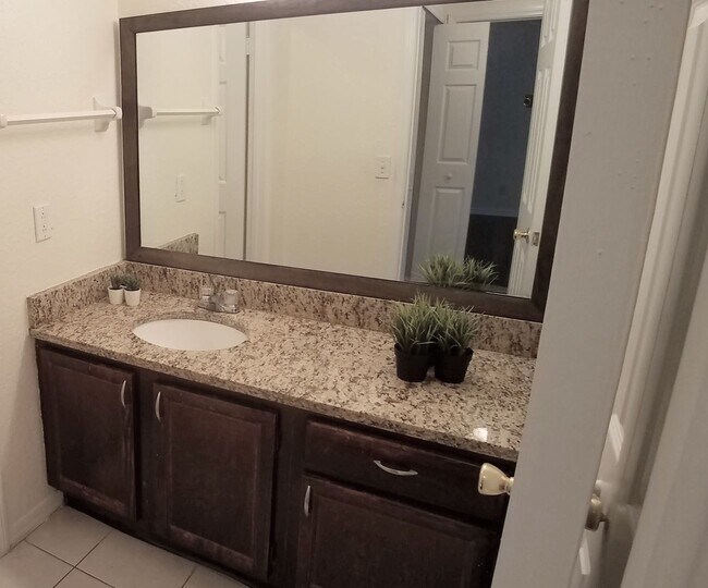Foto del edificio - Beautiful 1/1 Remodeled Condo for Rent in ...