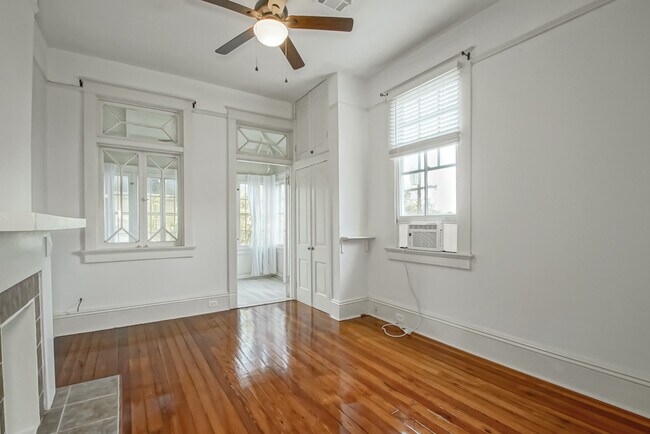 Building Photo - 332 Millaudon St