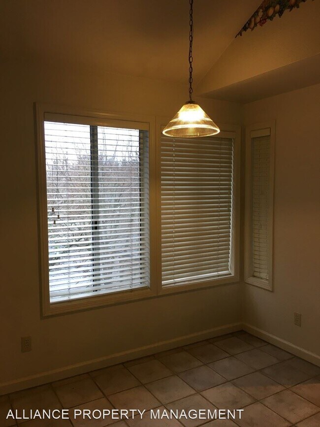 Building Photo - 2044 Stonefield Ln