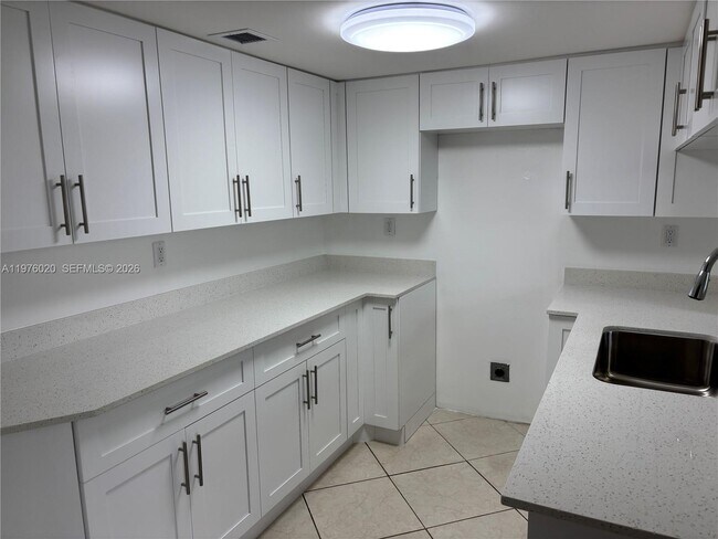 Foto del edificio - 8305 SW 152nd Ave