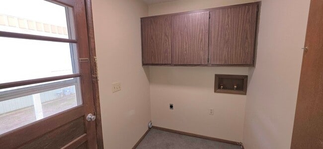 Building Photo - 2 Bedroom house! Great Location! $910