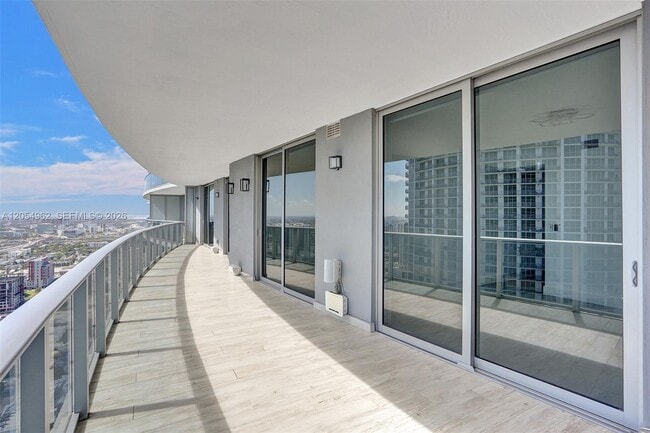 Foto del edificio - 488 NE 18th St
