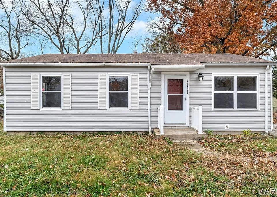 Photo - "Charming 3-Bed Haven in St. Louis – Cozy Comfort Awaits at 12352 Santa Maria Dr!"