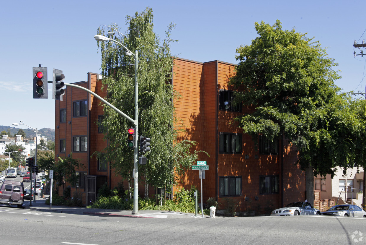 Foto del edificio - Adel Court