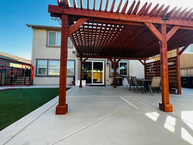 Building Photo - 7030 Provincial St