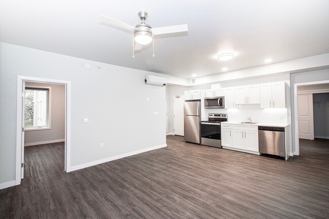 Building Photo - 753 Wolseley Av