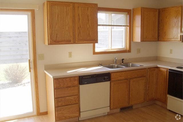 Kitchen - Cottage West Twin Homes