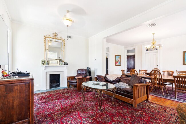 Foto del edificio - 6056 Prytania St