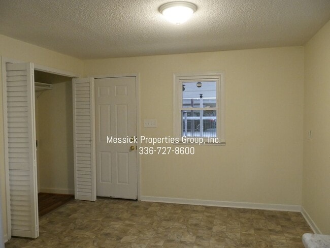 Foto del edificio - Quiet, Convenient Location, off Country Cl...