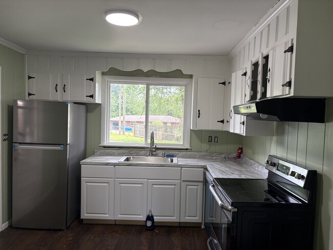 Foto del edificio - 2405 Ridgeland Dr