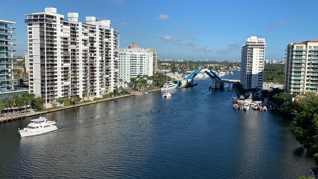 Foto del edificio - 777 Bayshore Dr