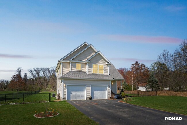 Building Photo - Spacious 4BR House in Hudson