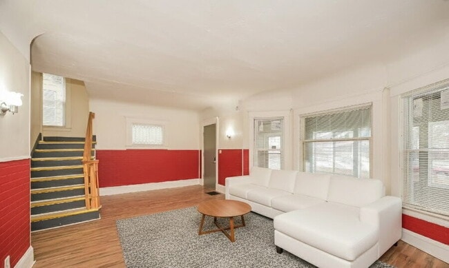 Building Photo - 10906 Grantwood Ave