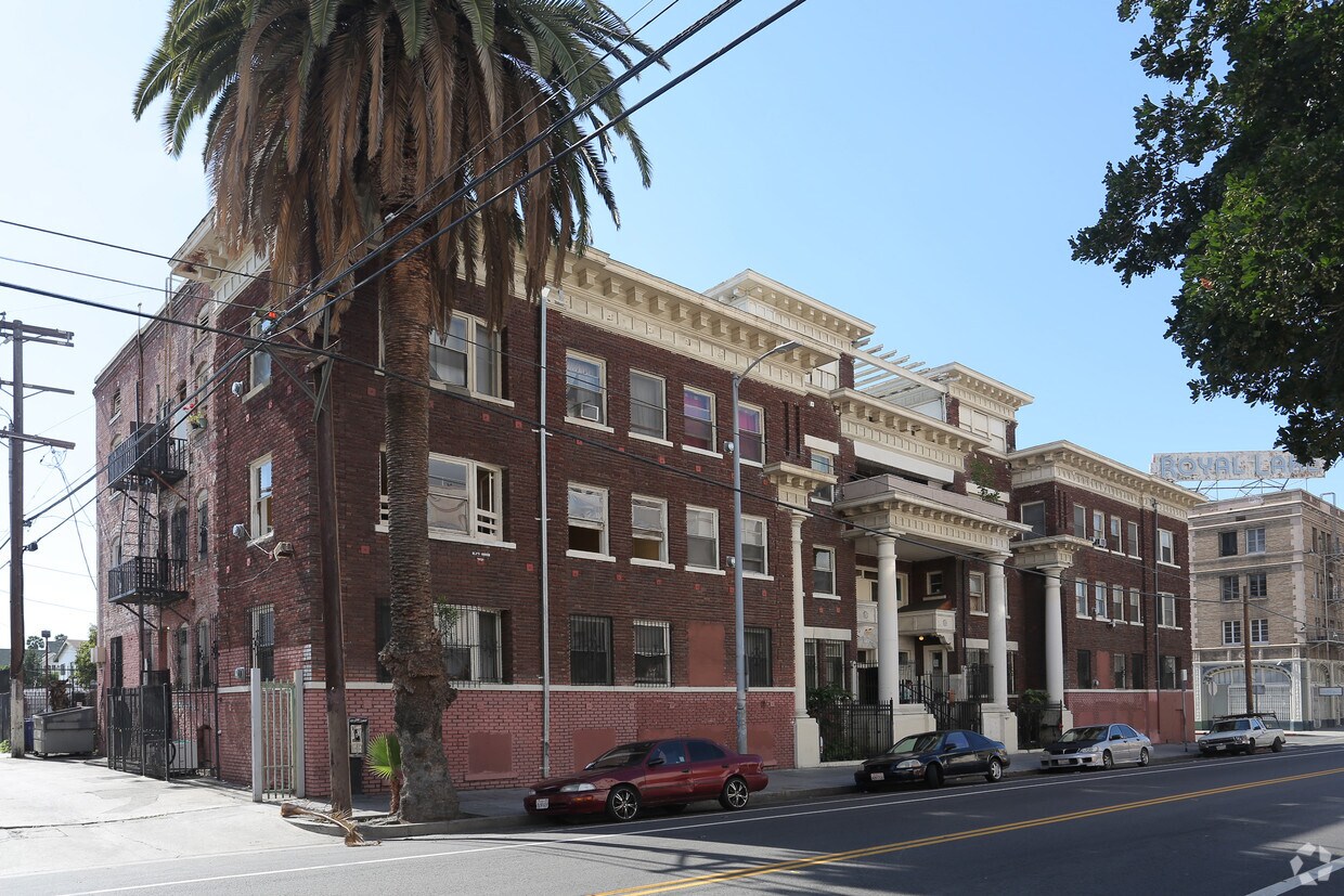 Building Photo - 2120 W 11th St