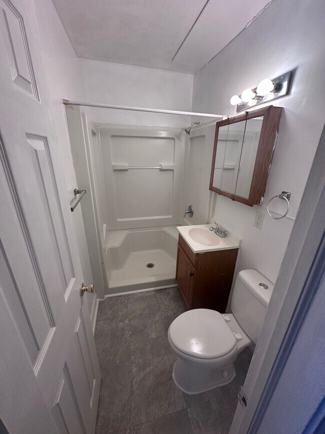 Baño - 339 E Bruce Ave