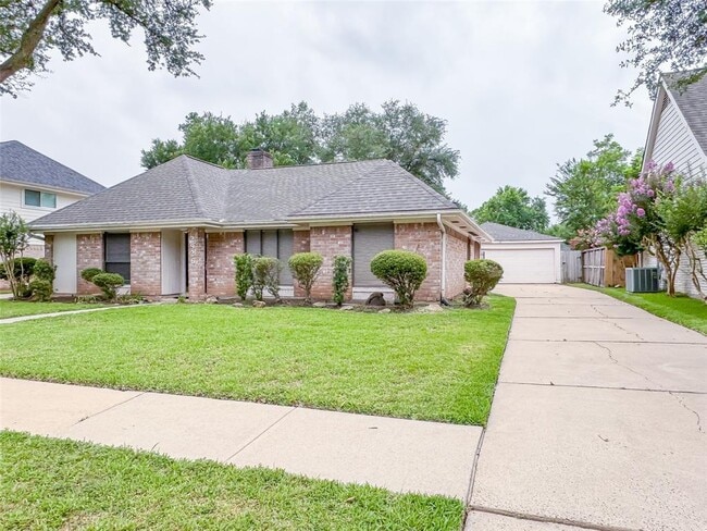 Building Photo - 2926 Colonial Dr