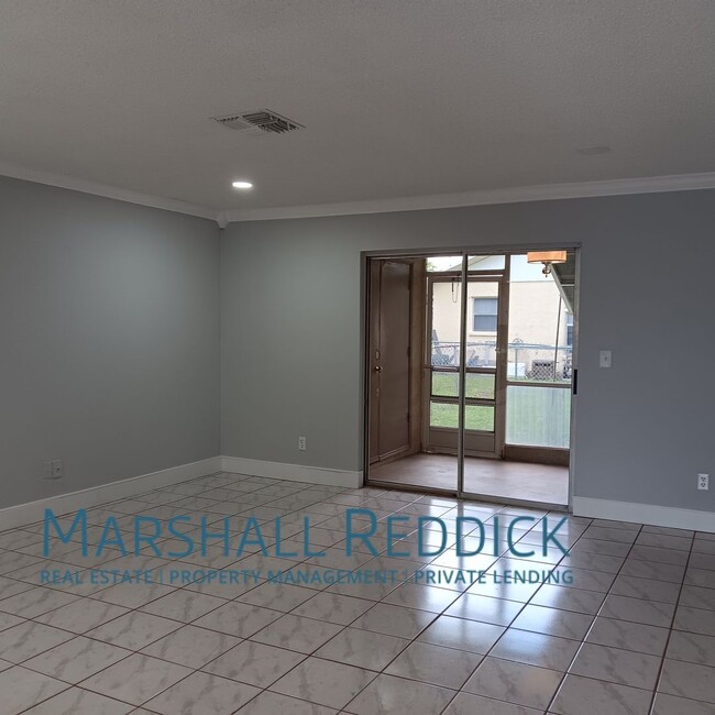 Building Photo - Charming 2 Bedroom, 2 Bath Duplex in a Gre...
