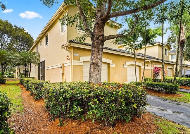 Foto del edificio - 2167 Hacienda Terrace