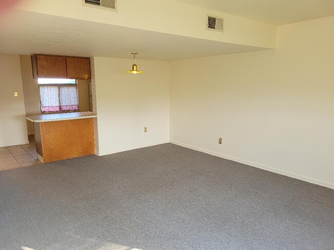 Dining Area to Kitchen View - 3246 Niagara Sq