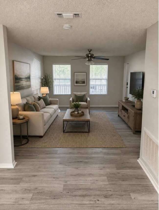 Building Photo - Charming Farmhouse in Boyce!