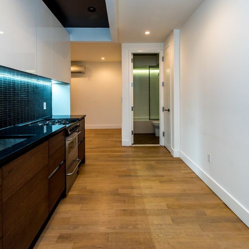 Foto principal - 829 Willoughby Ave