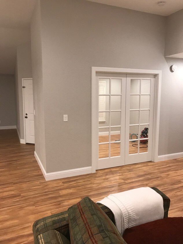 Foto del edificio - 8640 Delahye Cir