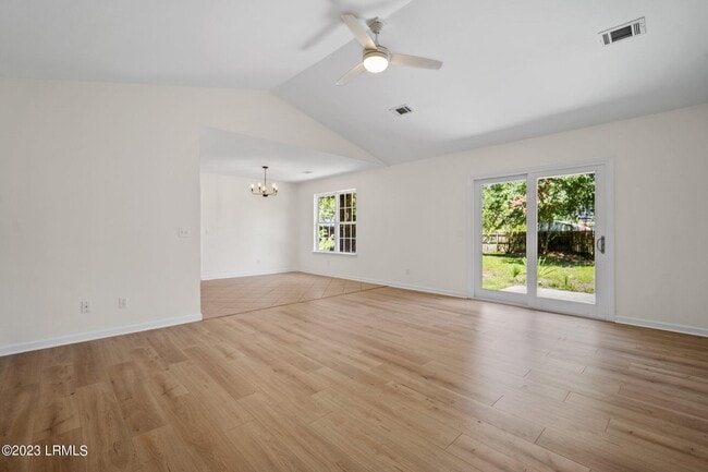 Building Photo - 7 Grandiflora Ln