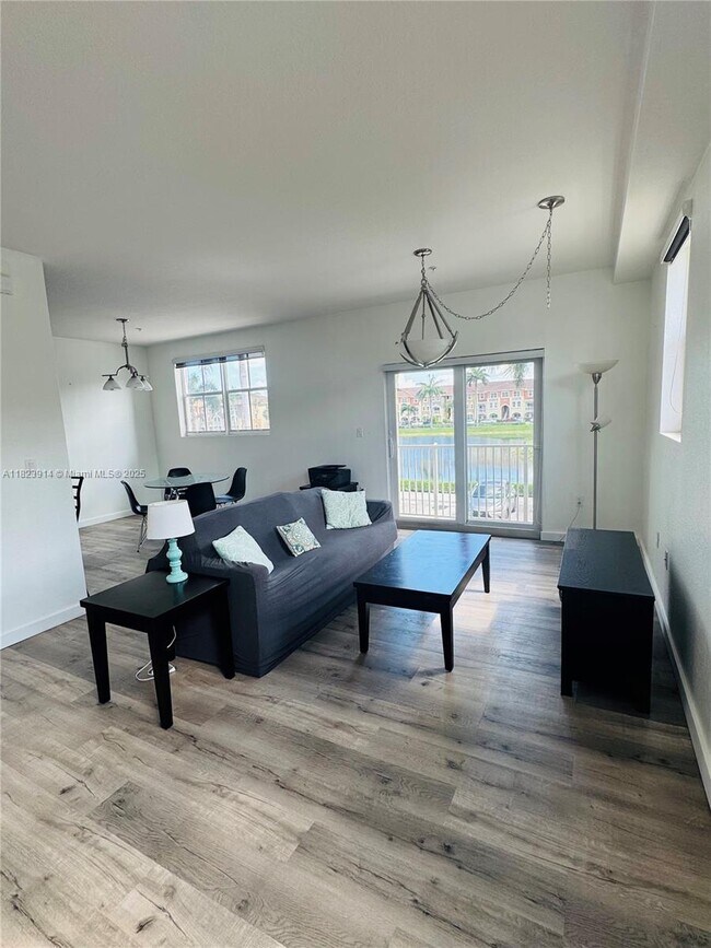 Foto del edificio - 10800 NW 88th Terrace