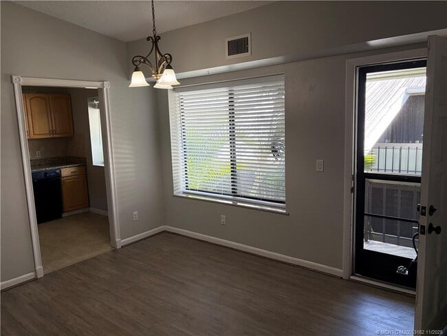 Foto del edificio - 800 NW Fork Rd