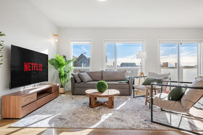 Building Photo - 220 Seton Grove SE