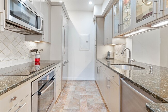 Building Photo - 257 W Newton St