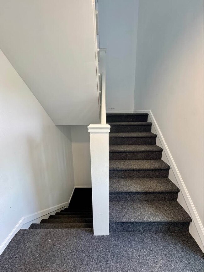 Building Photo - Bradley Hills