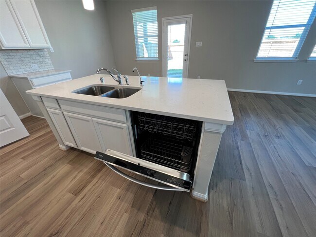 Foto del edificio - 5635 Giving Grace Wy