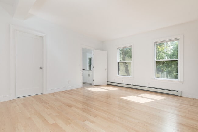 Building Photo - 513 Putnam Ave