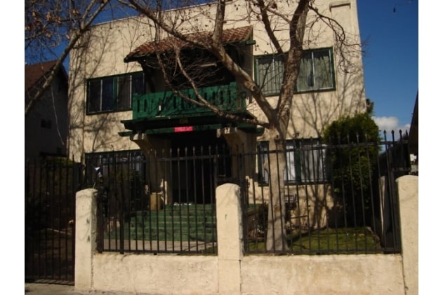 Building Photo - 719 W 47th St