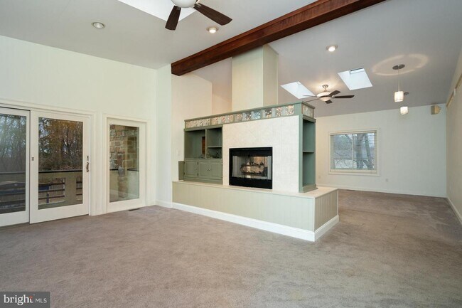 Foto del edificio - 8801 Hawthorne Ln
