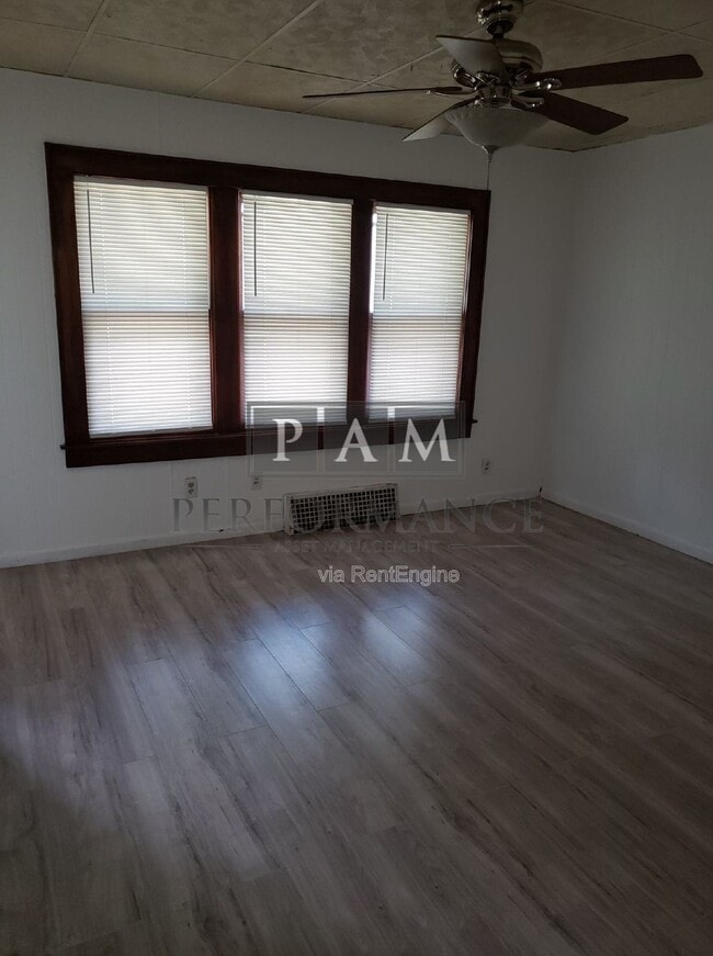 Foto del edificio - 3770 E Holmes Ave