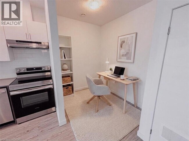 Photo du bâtiment - 1434 Highland Rd W