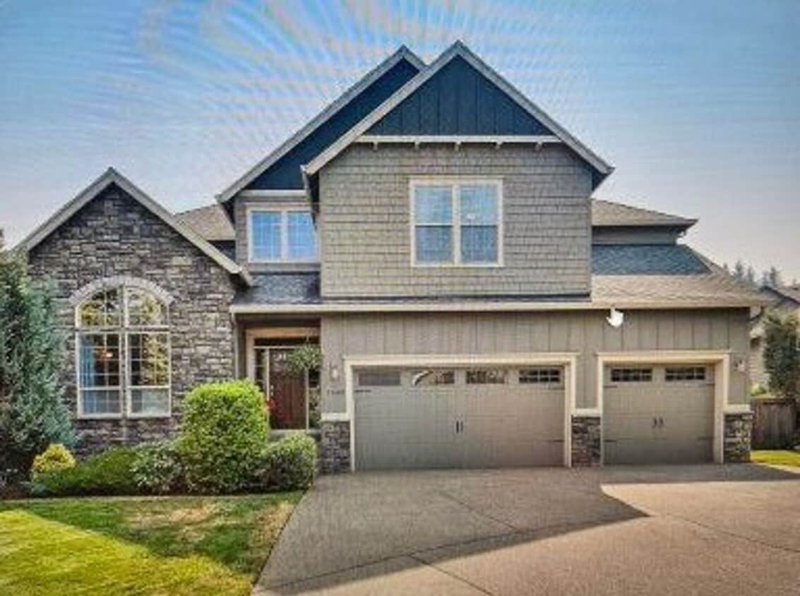 Primary Photo - Stunning Large Home with 3 primary bedroom...