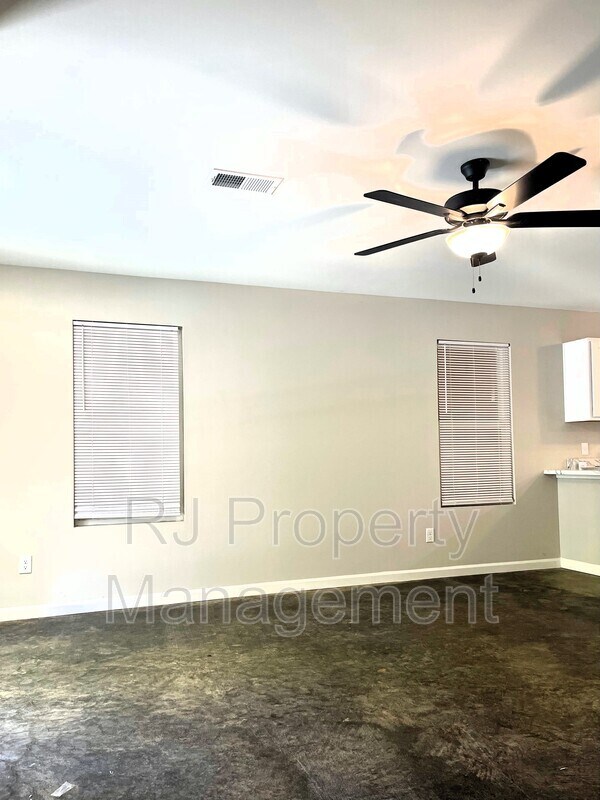 Foto del edificio - 4423 Range Line Rd