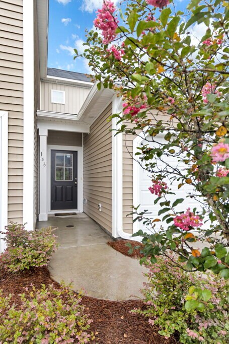 Foto del edificio - Conveniently located 3 bedroom, 2.5 bathroom townhome in The Commons subdivision