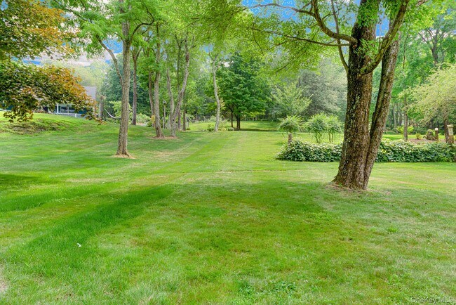 Foto del edificio - 492 Willow Brook Rd