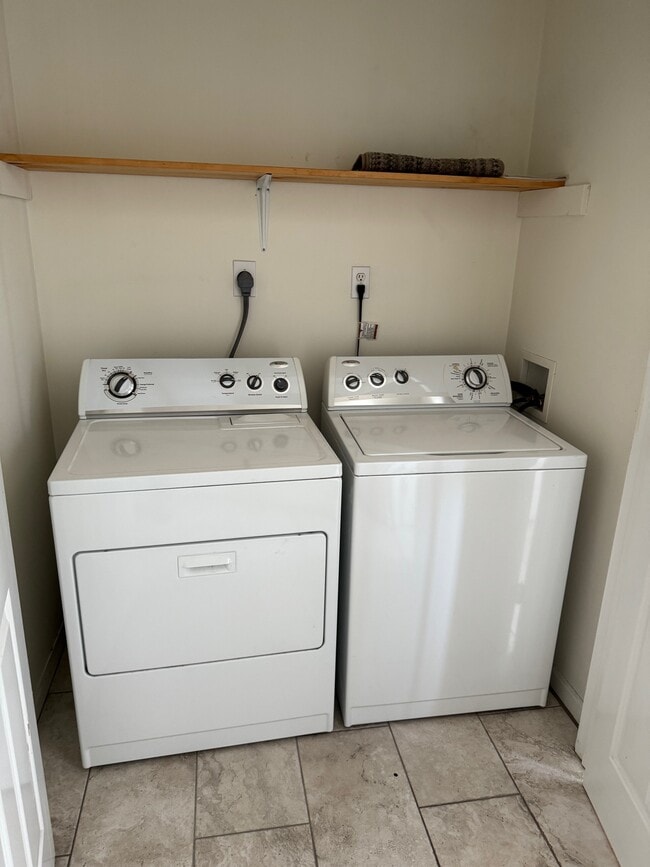 Washer Dryer - 64 William St