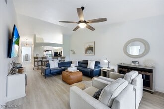 Building Photo - 824 Tanbark Dr