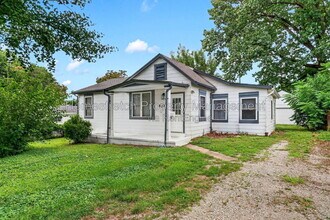Building Photo - 6737 Fyler Ave