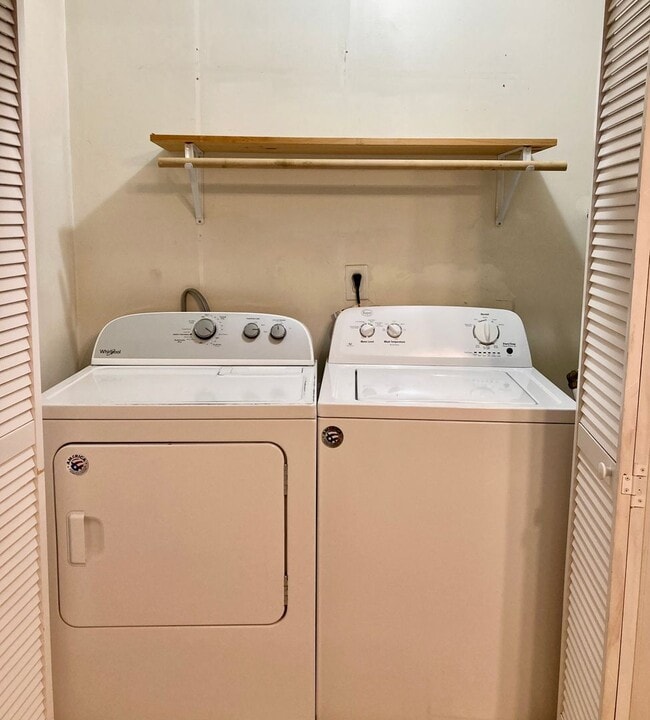 Building Photo - 2 Bed 2 Bath Duplex for Rent