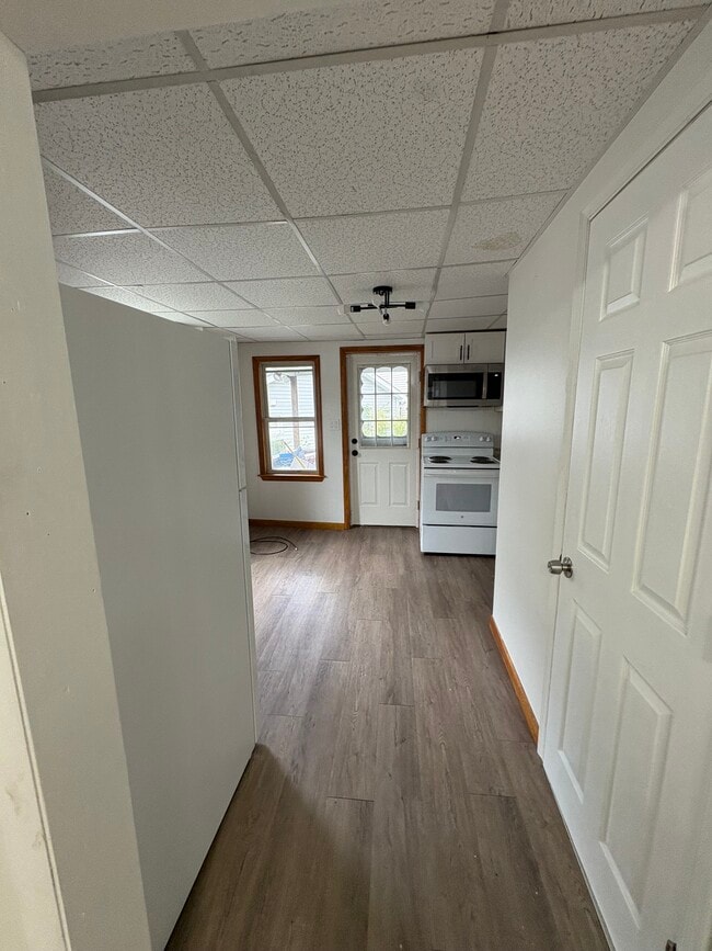 Building Photo - 104 E Breaker St