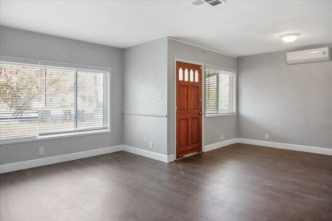 Building Photo - 12535 Ross Ave